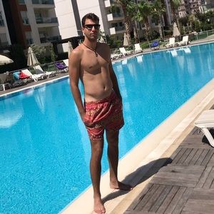 Meet your Posher, Kaya